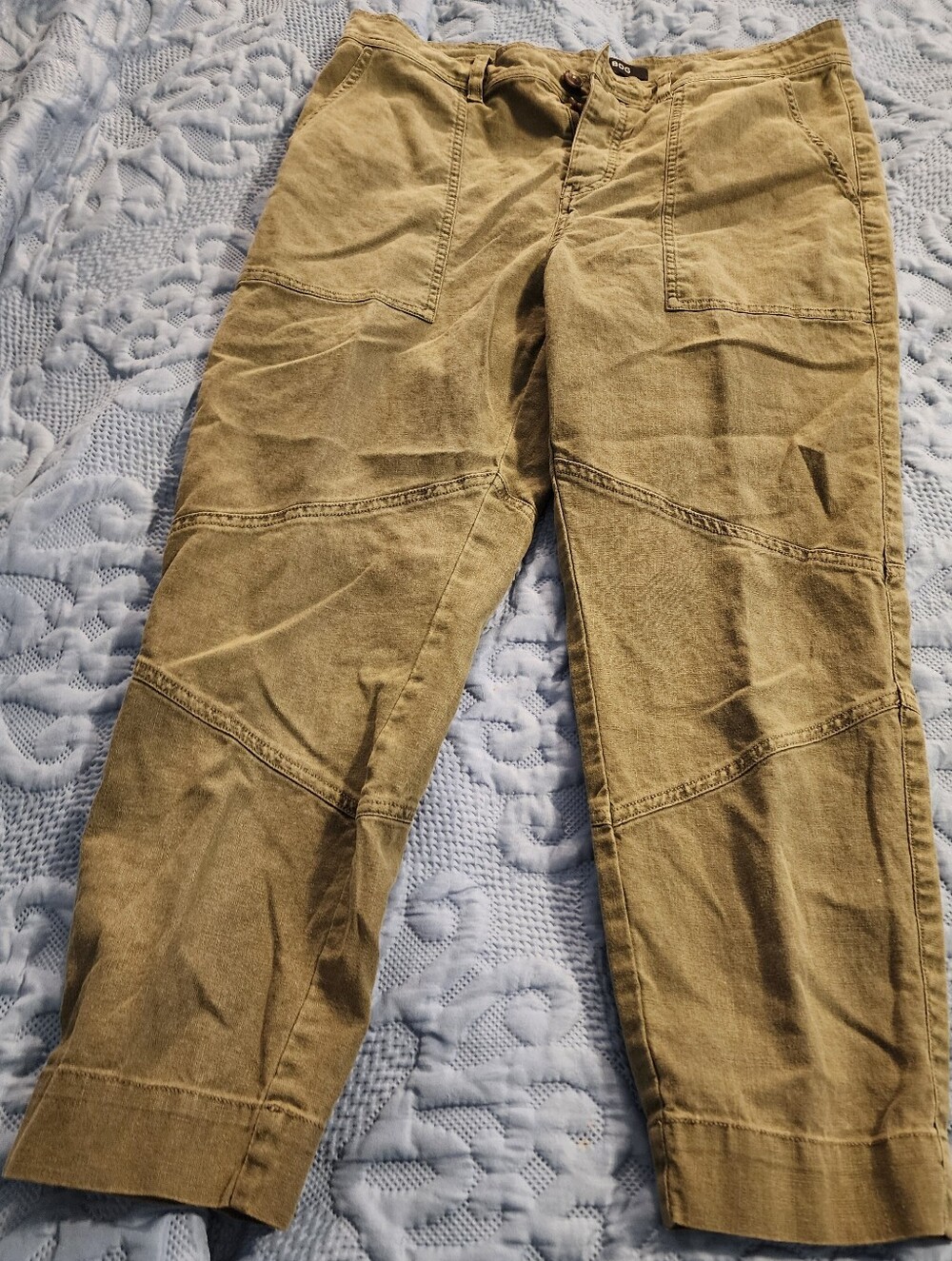 Woman's Casual Utility Pants in Olive Green